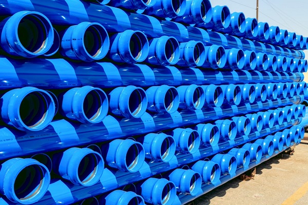 Handling plastic pipes in hardware
