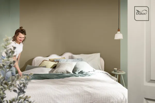 Green Bedroom 19P